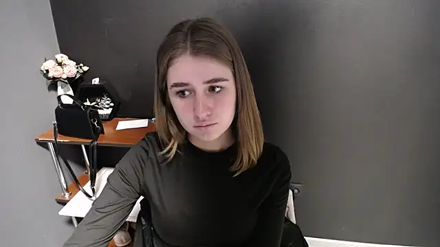 Sunny siren online show from March 2026 02:11:01 PM