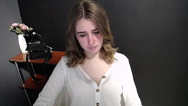 Sunny siren online show from April 2026 01:51:01 PM