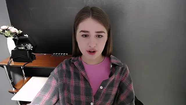 Sunny siren online show from April 2026 12:51:02 PM