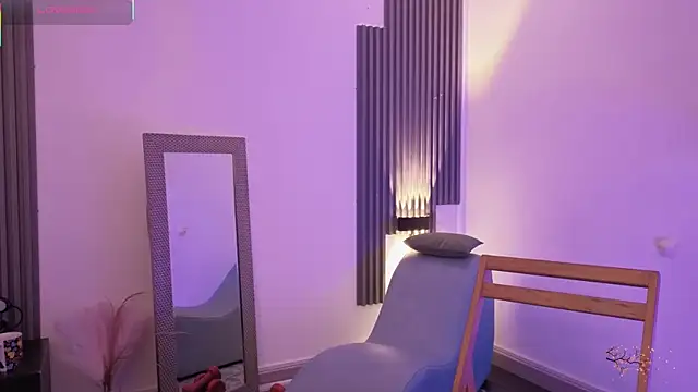 Snapshot of fransheskarossi chatting on March 2026 12:05:01 PM fransheskarossi online show from March 2026 12:05:01 PM