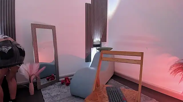 Snapshot of fransheskarossi chatting on February 2026 12:15:01 PM fransheskarossi online show from February 2026 12:15:01 PM