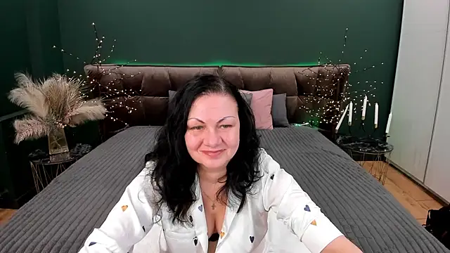 IrissMoon online show from March 2026 06:21:02 PM