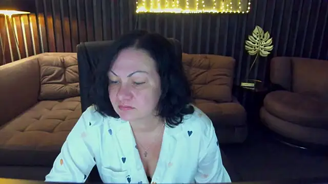 IrissMoon online show from June 2026 05:45:01 AM