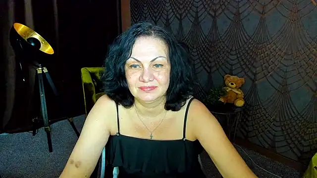 IrissMoon online show from July 2026 06:03:01 PM