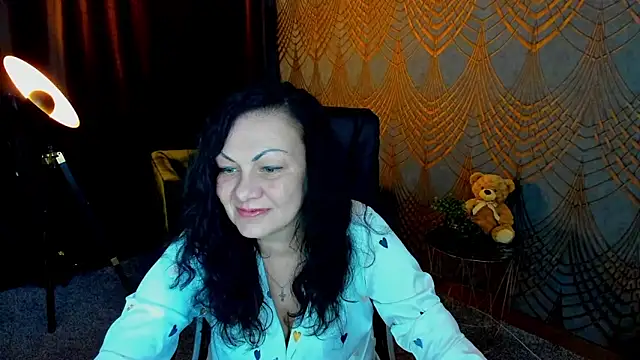 Snapshot of IrissMoon chatting on May 2026 05:29:02 PM IrissMoon online show from May 2026 05:29:02 PM