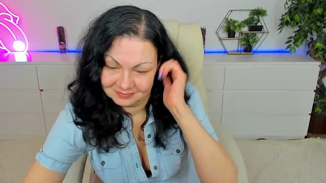 IrissMoon online show from March 2026 06:32:02 AM