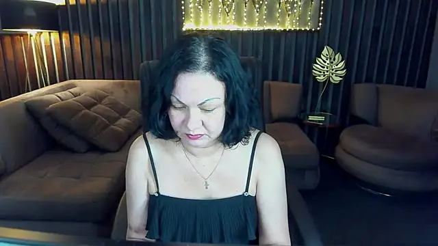 IrissMoon online show from June 2026 05:46:02 PM