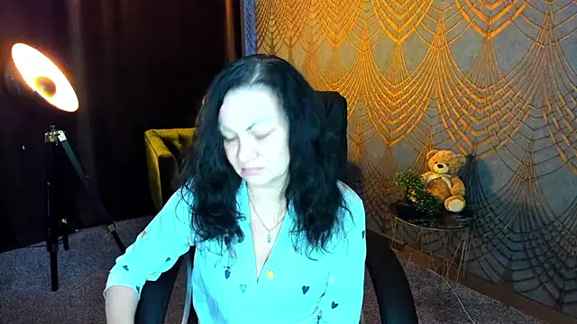 Snapshot of IrissMoon chatting on May 2026 11:41:02 AM IrissMoon online show from May 2026 11:41:02 AM