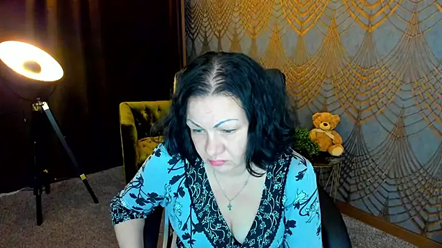 IrissMoon online show from June 2026 05:54:01 PM