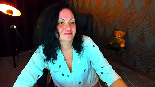 Snapshot of IrissMoon chatting on May 2026 04:21:02 AM IrissMoon online show from May 2026 04:21:02 AM