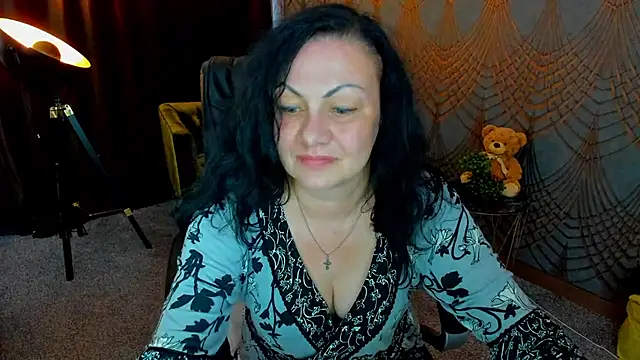 IrissMoon online show from June 2026 02:33:01 PM