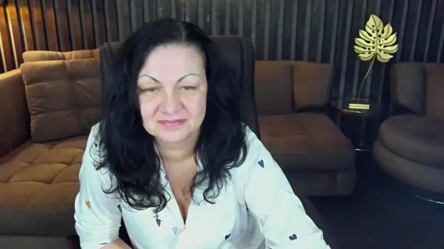Snapshot of IrissMoon chatting on April 2026 05:49:02 AM IrissMoon online show from April 2026 05:49:02 AM