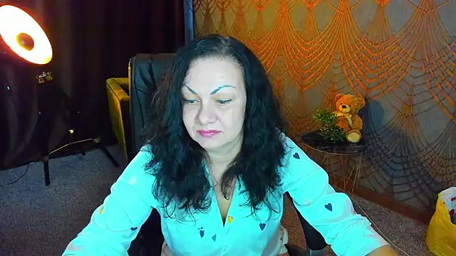 Snapshot of IrissMoon chatting on May 2026 05:37:01 AM IrissMoon online show from May 2026 05:37:01 AM