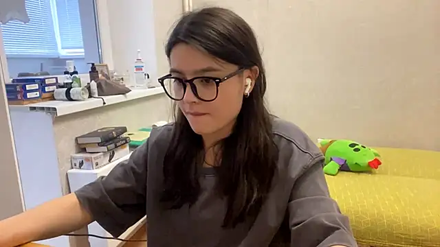 Snapshot of SaintMari chatting on June 2026 02:17:02 PM SaintMari online show from June 2026 02:17:02 PM