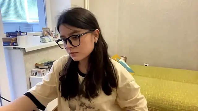 Snapshot of SaintMari chatting on June 2026 02:12:01 PM SaintMari online show from June 2026 02:12:01 PM