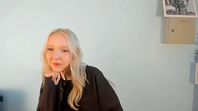 LatrinaNivala online show from January 2026 11:36:01 AM