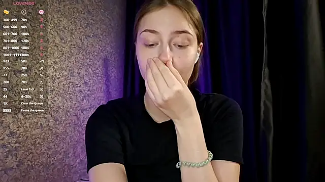 MousyHello online show from April 2026 03:35:02 PM