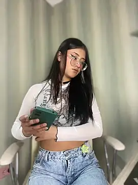 StrawberryPink  online show from February 2026 12:07:01 PM