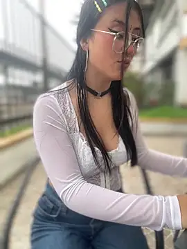 StrawberryPink  online show from February 2026 11:44:01 AM