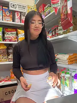 StrawberryPink  online show from February 2026 12:38:01 PM