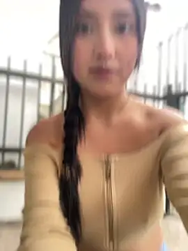 StrawberryPink  online show from April 2026 11:27:01 AM