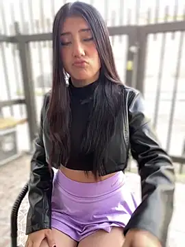 StrawberryPink  online show from May 2026 11:30:02 AM