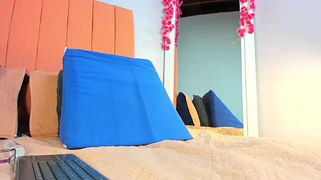 rose thompson19 online show from June 2026 07:22:02 PM