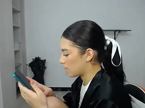 luisandri  online show from February 2026 04:33:02 AM