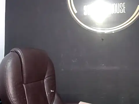 luisandri  online show from February 2026 10:37:02 PM