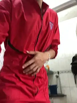 santiObrero online show from February 2026 03:56:02 PM