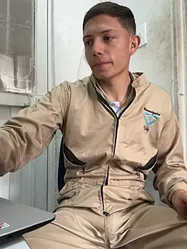 santiObrero online show from April 2026 03:13:01 PM