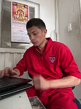 santiObrero online show from February 2026 03:56:02 PM