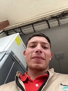 santiObrero online show from June 2026 05:11:01 PM