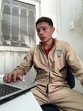santiObrero online show from June 2026 03:06:01 PM