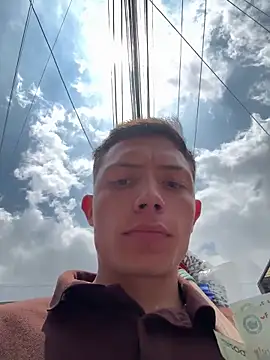 santiObrero online show from March 2026 04:32:02 PM