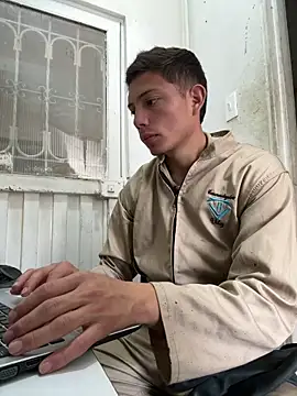 Snapshot of santiObrero chatting on April 2026 03:51:01 PM santiObrero online show from April 2026 03:51:01 PM