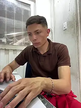 santiObrero online show from March 2026 08:05:01 PM