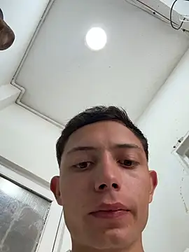 santiObrero online show from June 2026 03:29:01 PM
