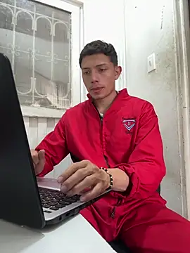 Snapshot of santiObrero chatting on May 2026 03:28:02 PM santiObrero online show from May 2026 03:28:02 PM