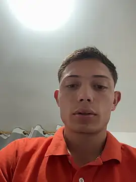 Snapshot of santiObrero chatting on May 2026 11:48:01 PM santiObrero online show from May 2026 11:48:01 PM