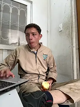 santiObrero online show from July 2026 03:30:01 PM