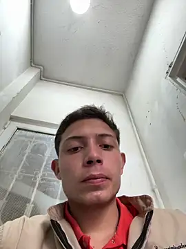 Snapshot of santiObrero chatting on May 2026 03:21:01 PM santiObrero online show from May 2026 03:21:01 PM