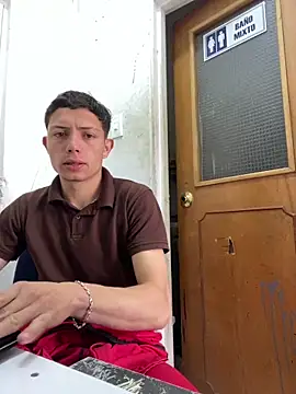 santiObrero online show from February 2026 02:50:02 PM