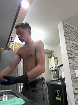 santiObrero online show from April 2026 01:07:01 AM