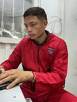 santiObrero online show from March 2026 08:12:01 PM