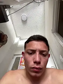 santiObrero online show from February 2026 07:14:01 PM