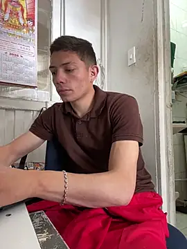 santiObrero online show from February 2026 04:29:01 PM