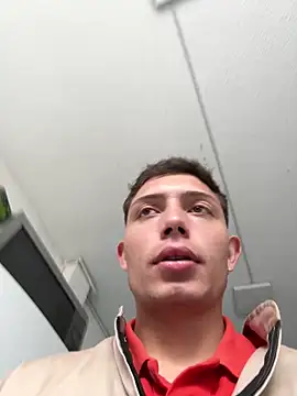 santiObrero online show from June 2026 03:35:02 PM