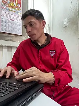 santiObrero online show from February 2026 07:34:01 PM