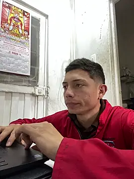 santiObrero online show from February 2026 07:55:02 PM